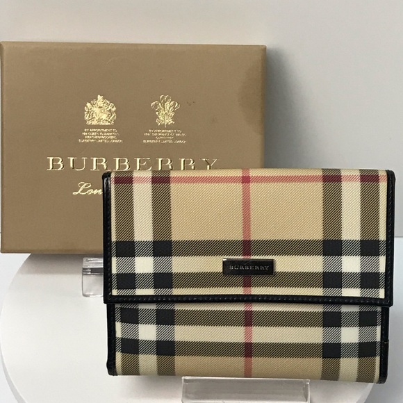 Burberry Handbags - Burberry Signature Nova Check Bifold Wallet 😍